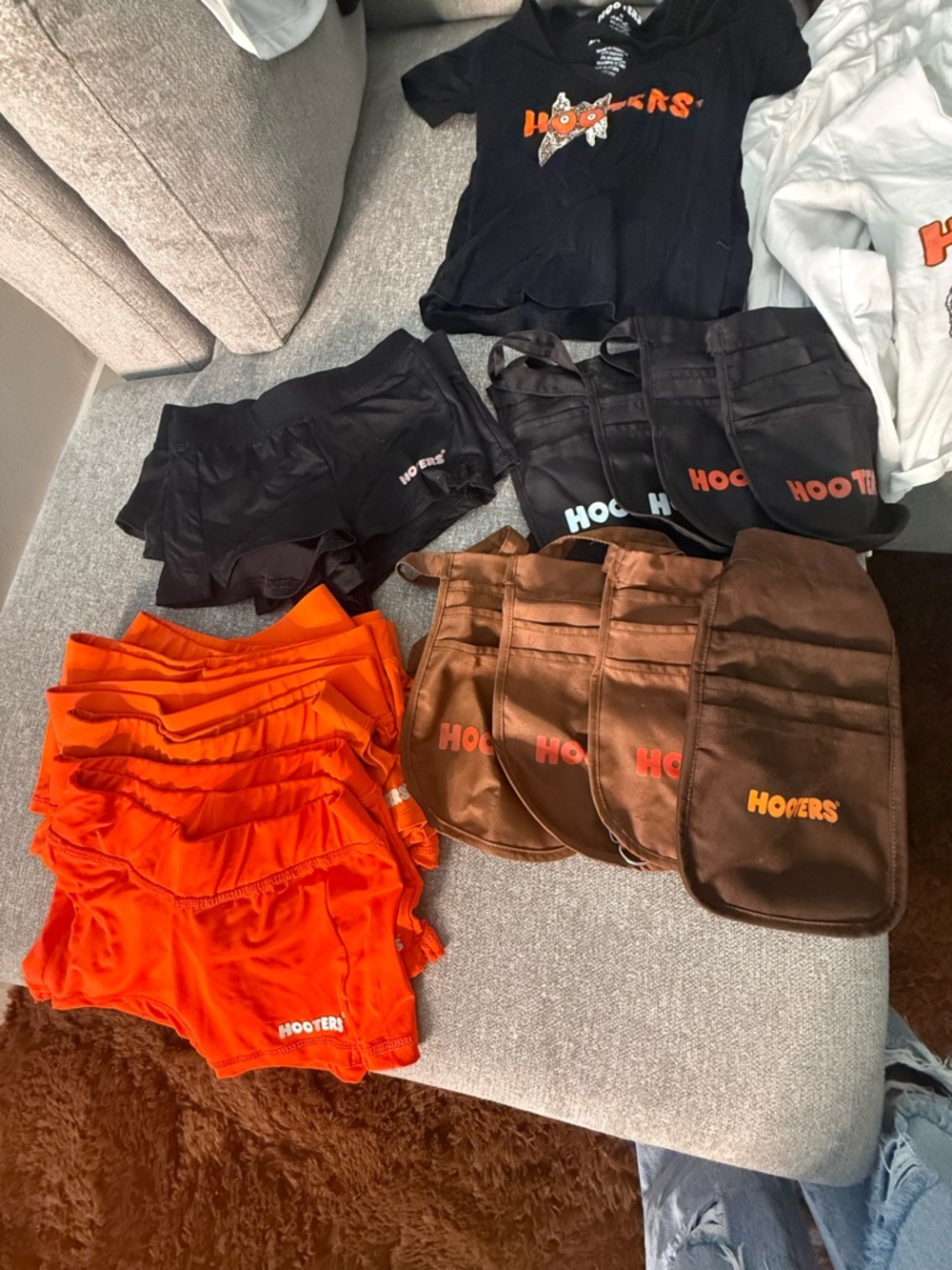 Hooters Uniform Bundle - Picture 6 of 7